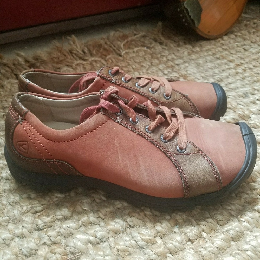 KEEN Womens Leather Shoes 8.5